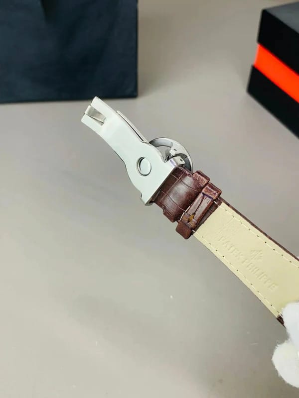 P.P Leather Strap Watch | Brown